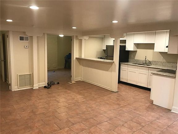 3rd image of 1101 Dante St #A
