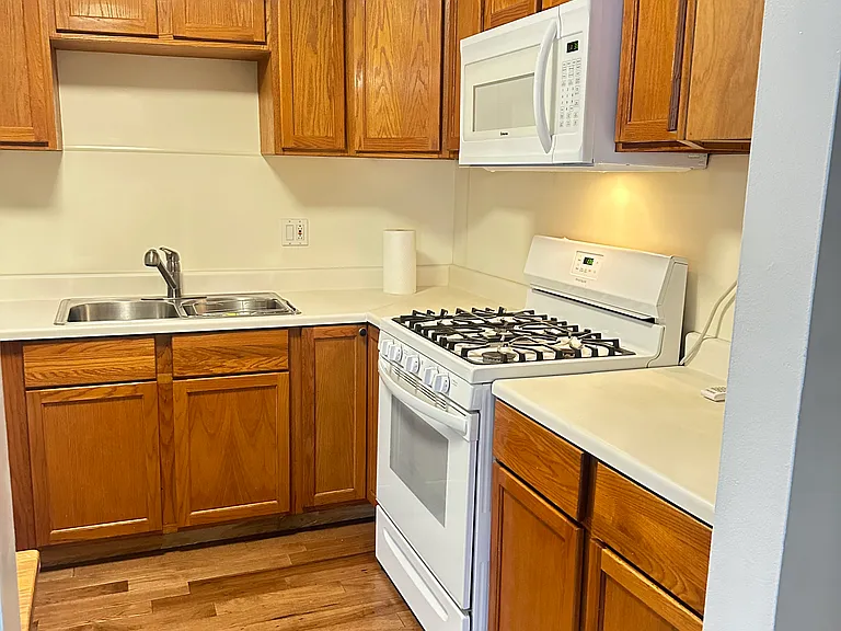 9S240 Lake Dr #108-BLDG17B — Photo 9