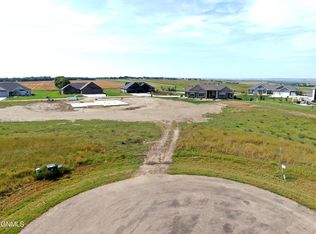 11809 Glacier Cir, Bismarck, ND 58503