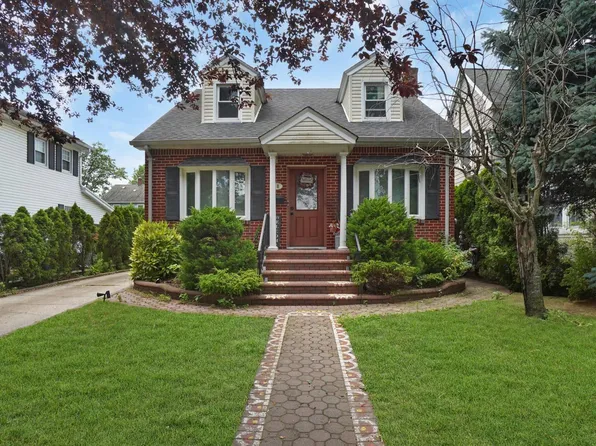 26 Depan Avenue, Floral Park, NY 11001