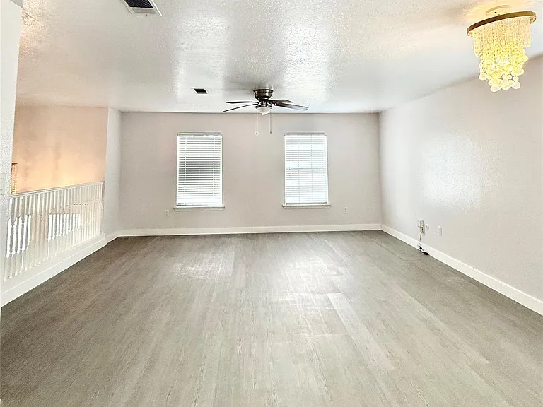 12210 Cliffgate Dr — Photo 10