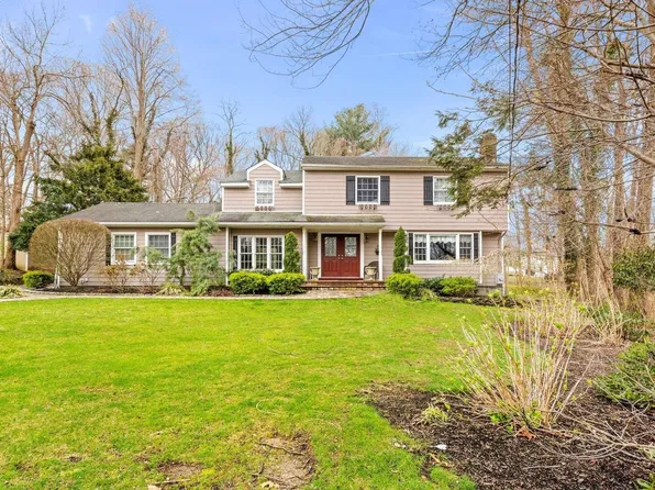 7 Whitney Court, Smithtown, NY 11787