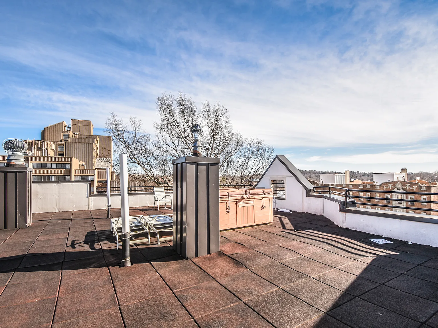 1 bed, 1.0 bath, 696 sqft, $3,300 — Photo 2