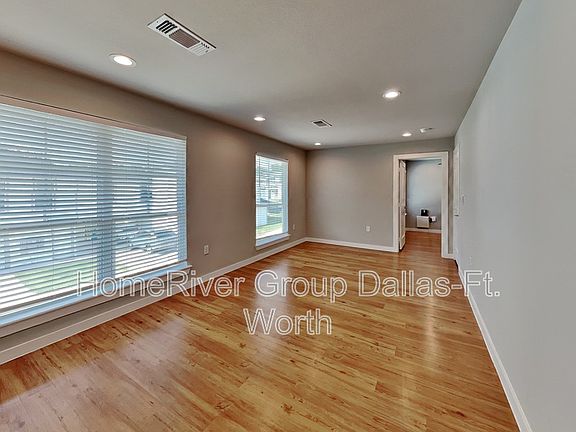 3rd image of 1831 Crow St #102