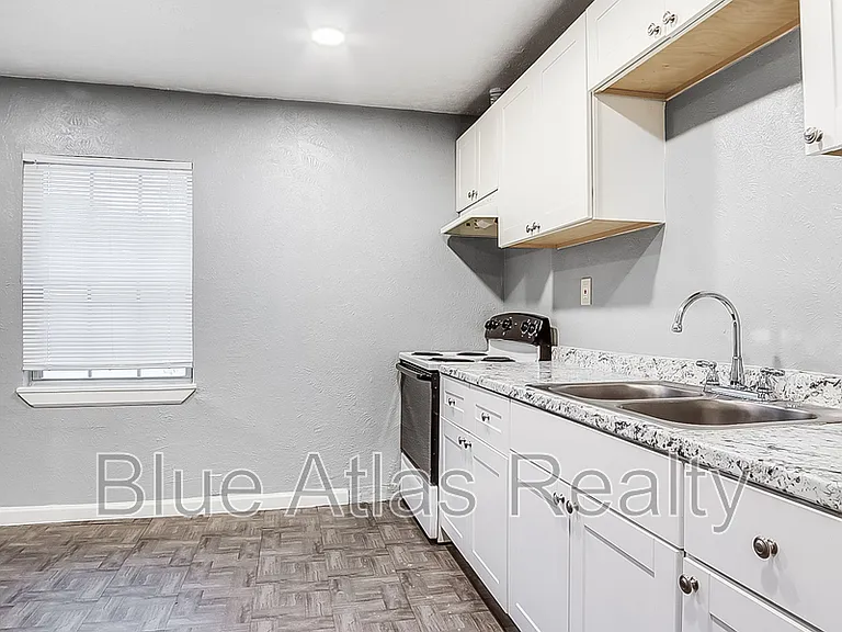 2215 Riverview Dr #D — Photo 6
