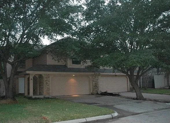 2 bed, 2.5 bath, 1350 sqft, $1,800 — Photo 1