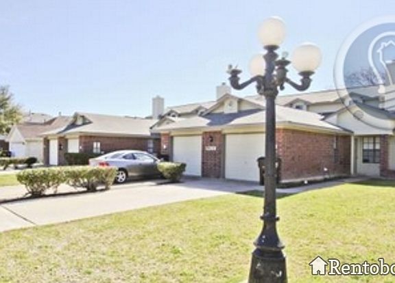 3rd image of 9602 Woodvale Dr