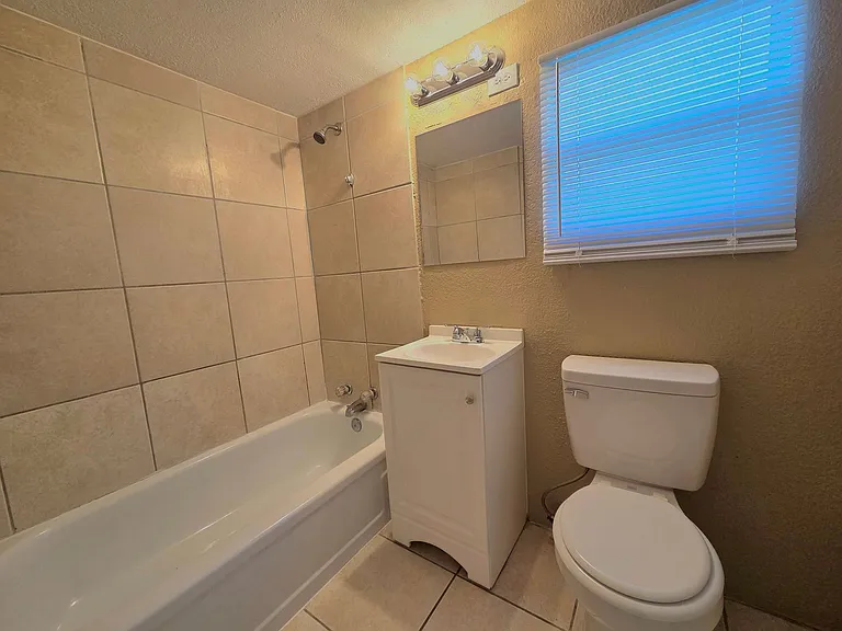 2253 Golfview St — Photo 14