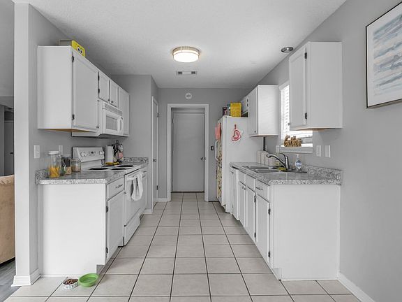 4th image of 1718 Colonial Ct