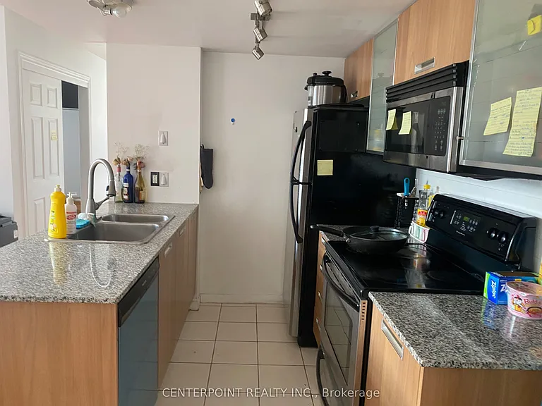 37 Grosvenor St #603 — Photo 12