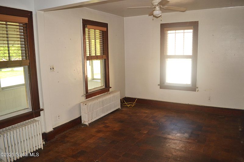 5th image of 209 Berkshire Boulevard