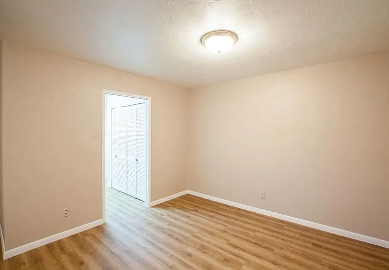 921 Mossvine Dr — Photo 10