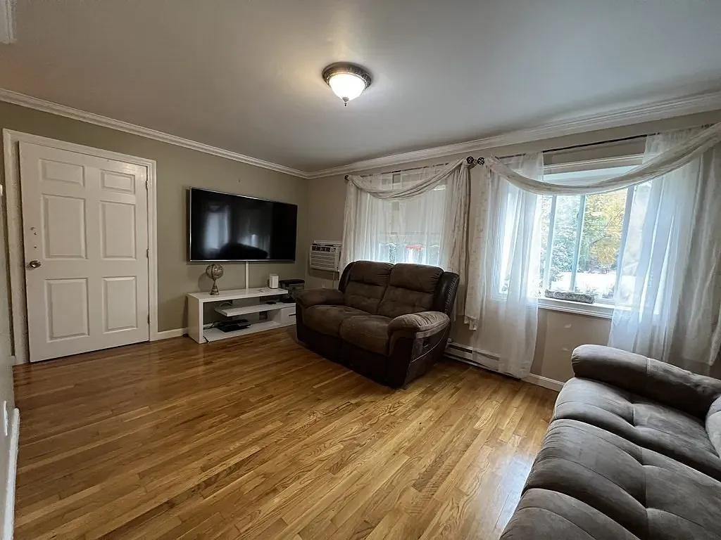2 bed, 750 sqft, $2,200 — Photo 1