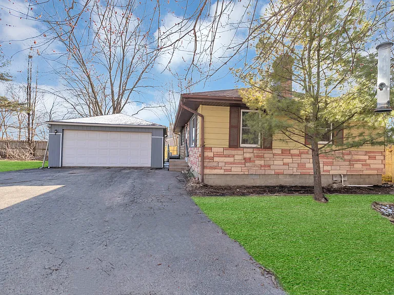 Arthur Ave — Photo 25