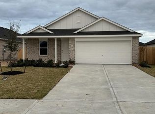 8 Robin Ct, Angleton, TX 77515