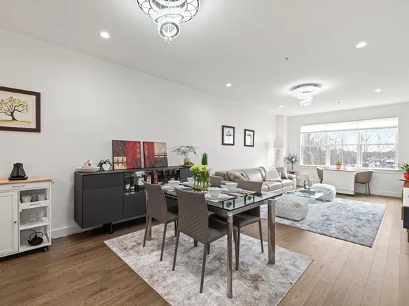 9 Independence Ave Unit 307, Braintree, MA 02184