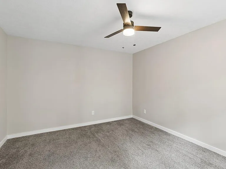 4930 Farmstead Ct NE — Photo 22