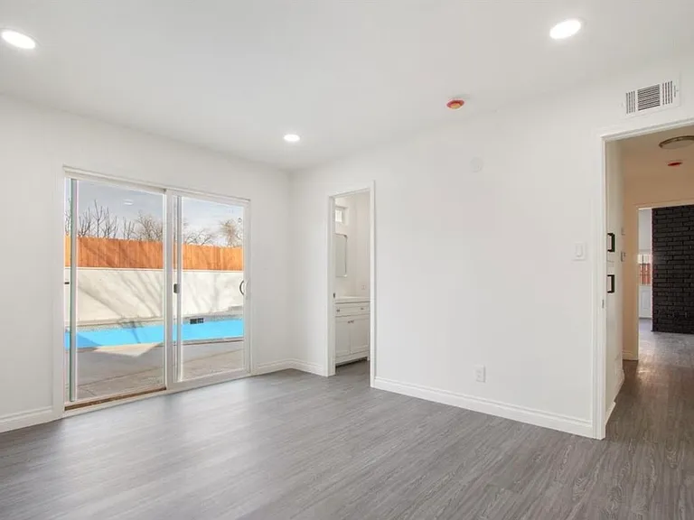 1121 W Holguin St — Photo 9