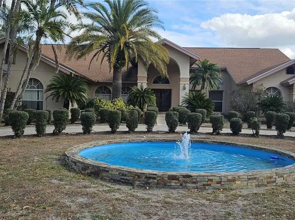 2714 Pine Club Dr, Plant City, FL 33566