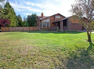 310 Equine Pl, Santa Rosa, CA 95401