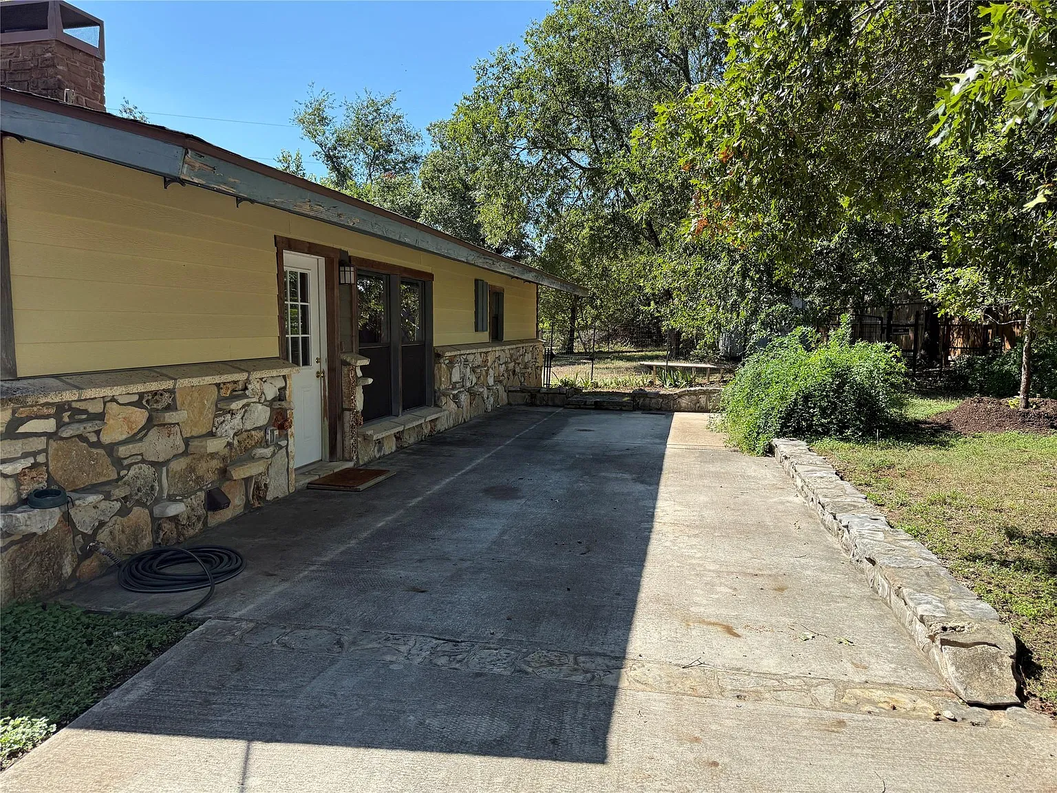 1 bed, 1.0 bath, 1100 sqft, $1,650 — Photo 3