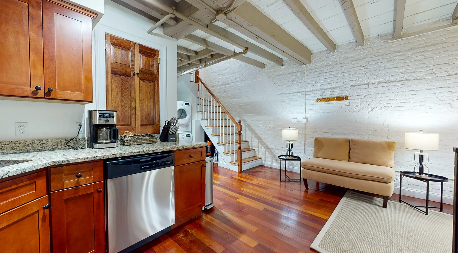 1 bed, 1.5 bath, 1200 sqft, $7,350 — Photo 3
