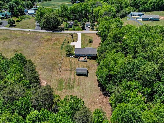 4th image of 541 Moir Mill Rd
