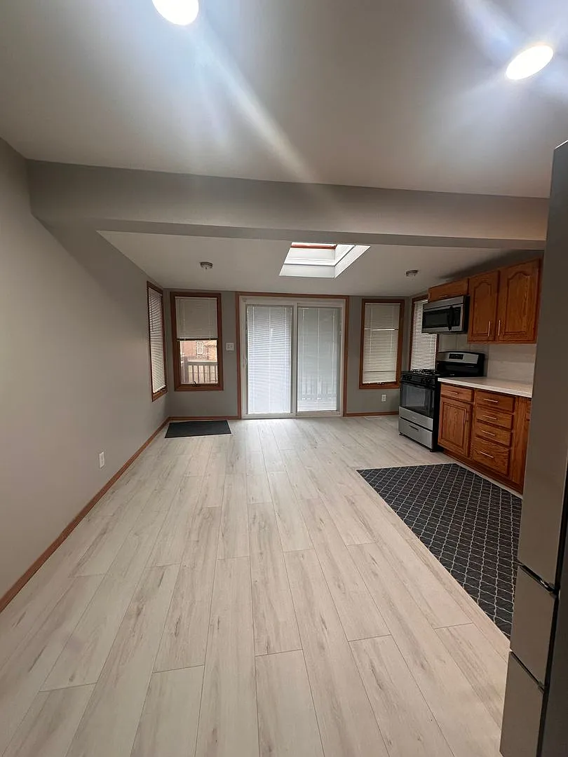 Welcome home- Large 3 Bedroom Home — Photo 4