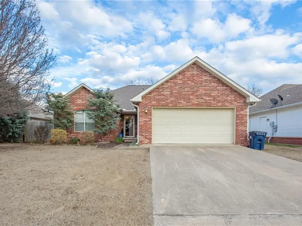 800 N Country Pl, Ada, OK 74820