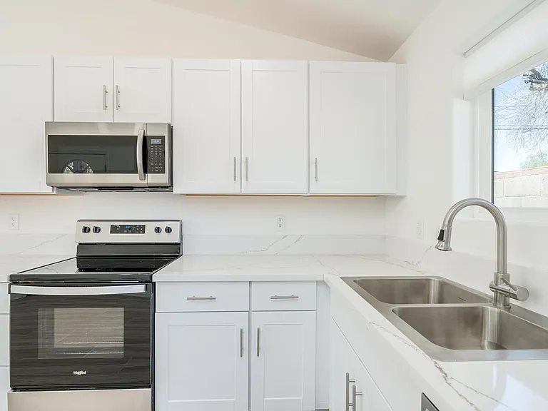 1120 E Waverly St #2 — Photo 20