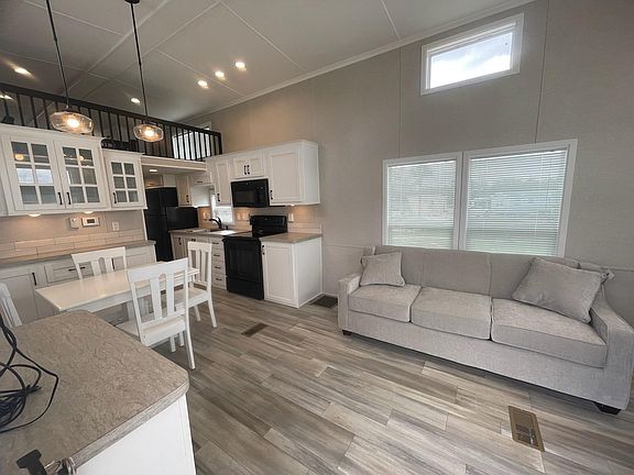 4th image of 43 Grassy Lake Cir