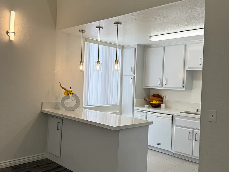 1751 S Bentley Ave #7 — Photo 4