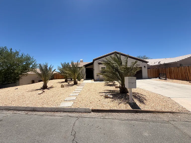 66815 Vista Pl — Photo 1