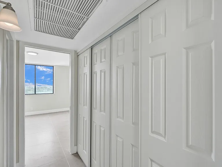 4222 Inverrary Blvd — Photo 23