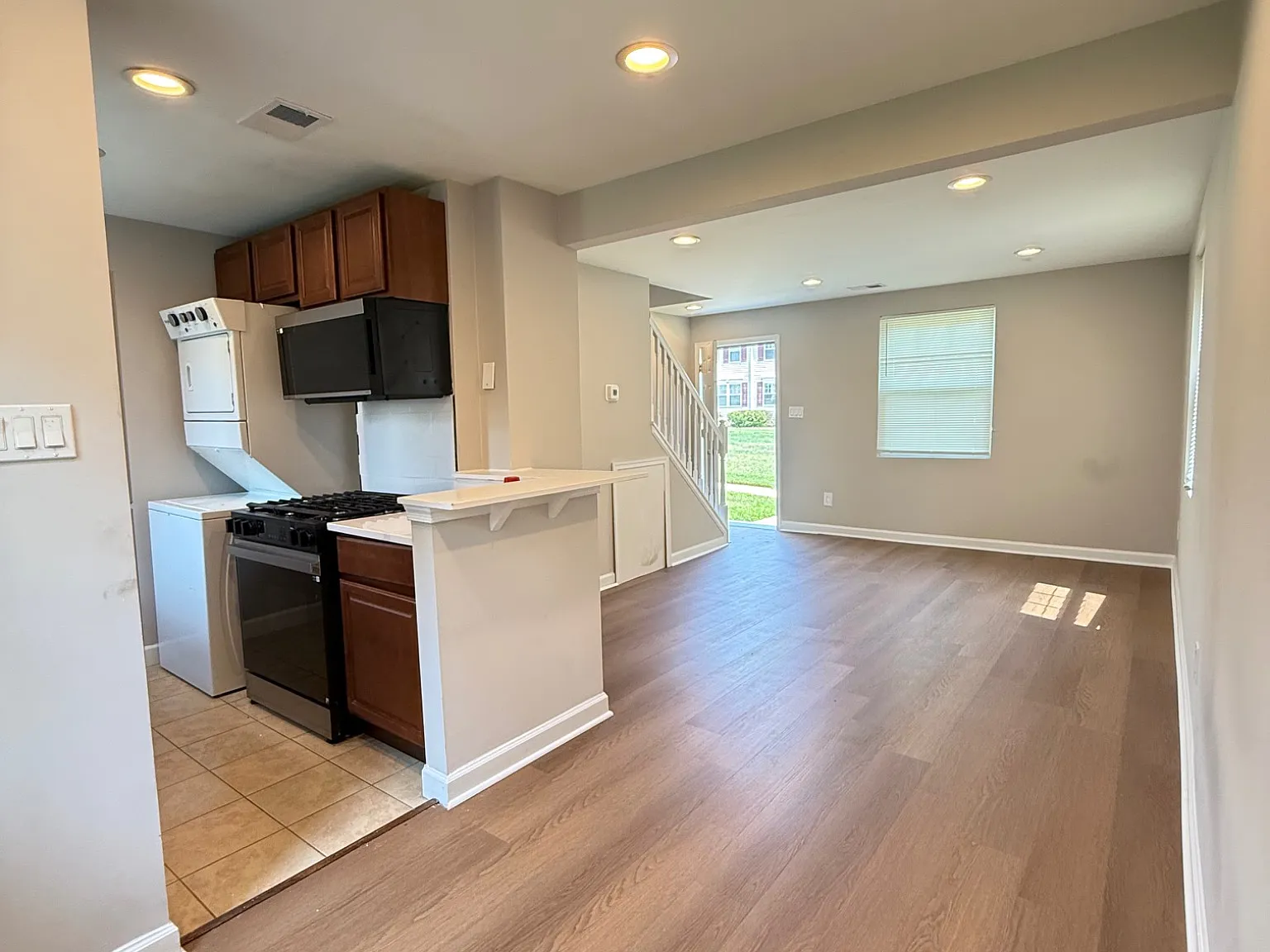 2 bed, 1.5 bath, 800 sqft, $2,000 — Photo 4