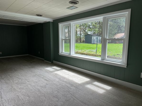 6722 Kinne Rd, Syracuse, NY 13214