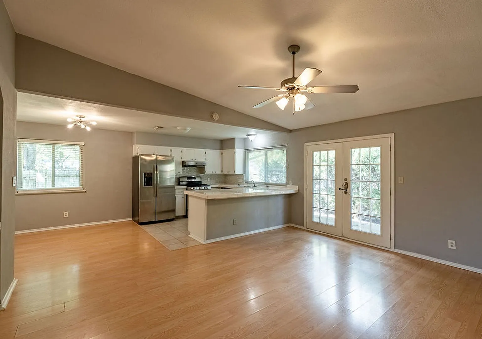 4 Bedroom, 2 Bathroom Home on Cul-de-sac in North Austin! — Photo 4