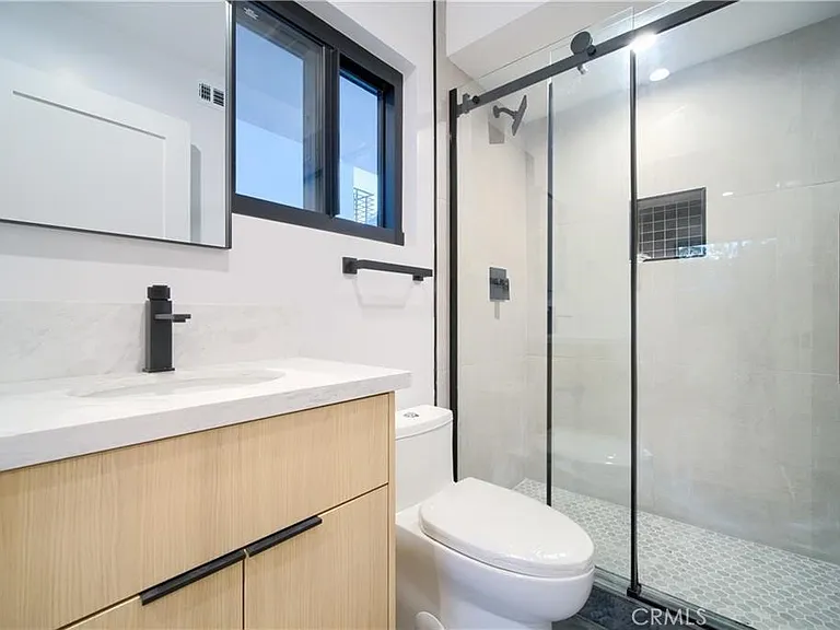 618 N Mariposa Ave #1/2 — Photo 16
