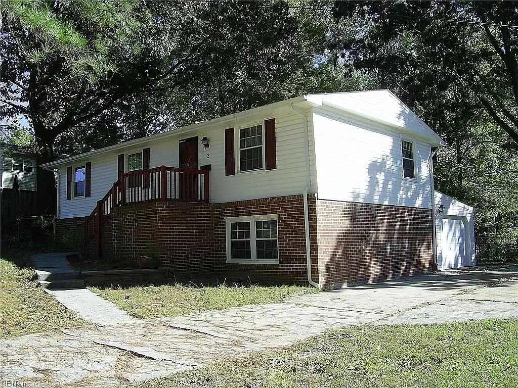 3 bed, 1600 sqft, $2,200 — Photo 2