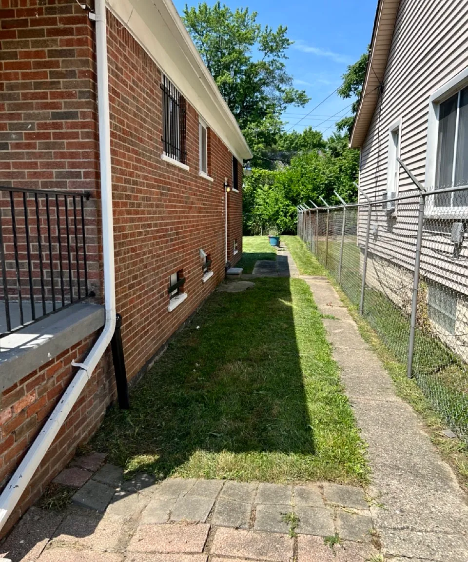 3 bed, 986 sqft, $1,650 — Photo 3