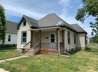 1002 B Ave NW, Cedar Rapids, IA 52405