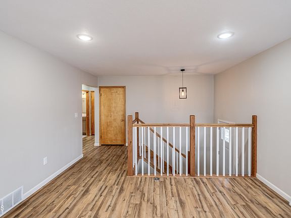 5th image of 415 3rd St