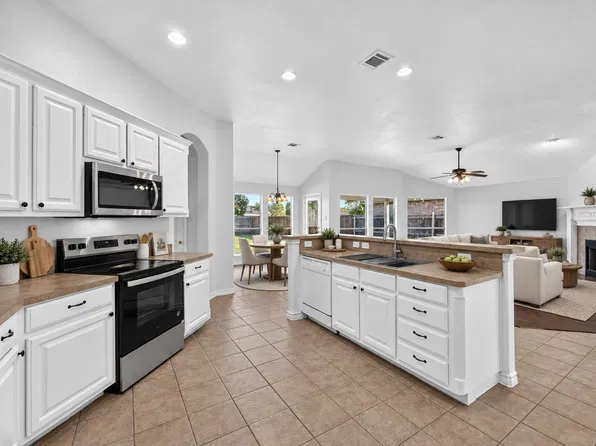 1311 Crest Glen Dr, Arlington, TX 76002
