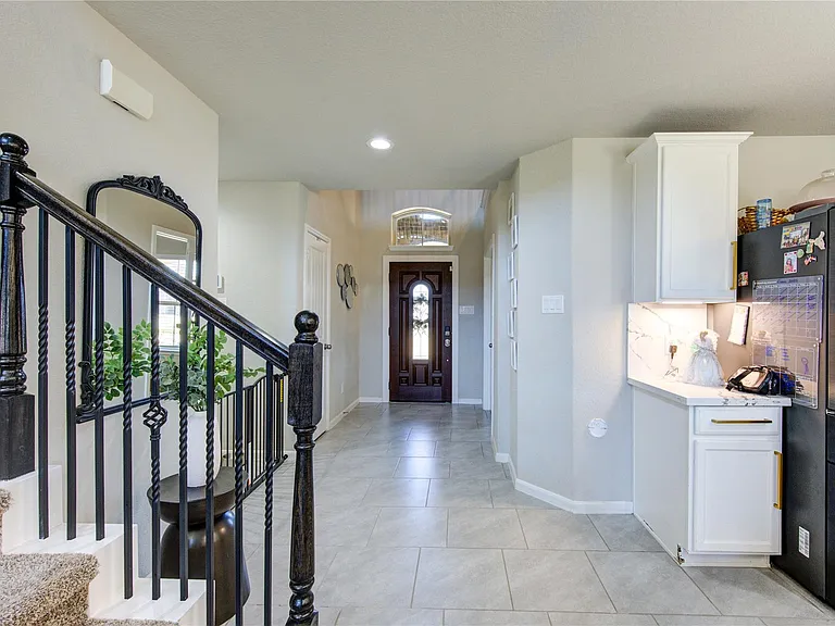 3306 Sumac Dr — Photo 6