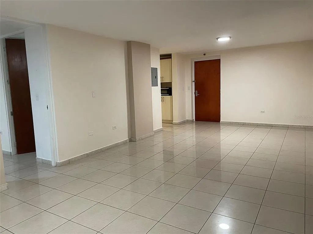 2 bed, 2.0 bath, 1865 sqft, $3,000 — Photo 3