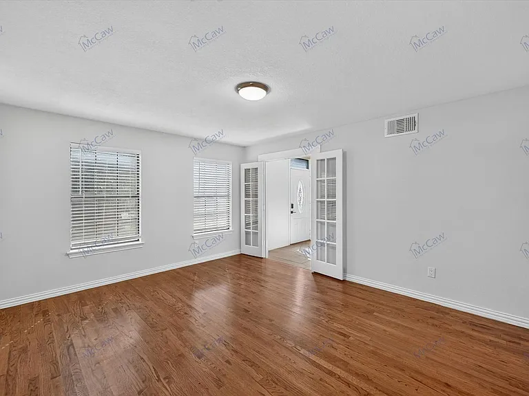 4301 Hudson Ave — Photo 3