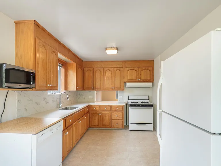 5554 Taft Ave — Photo 15