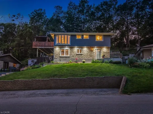 22 Dundonald Rd, Cambridge, ON N1S 3H3
