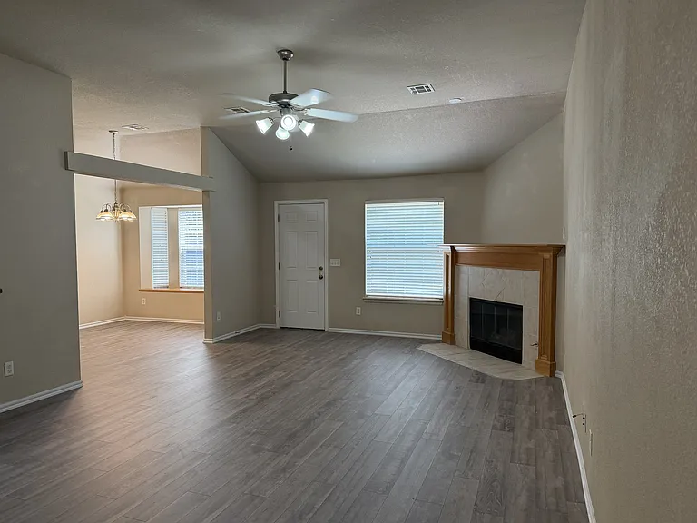 1214 Northern Hills Ln — Photo 3