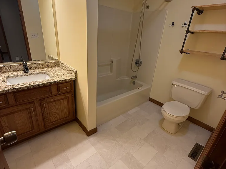 3864 Greenbriar Dr — Photo 22